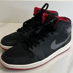 "RARE" Nike Air Jordan 1 Mid Black, Grey & Red Gym Sneakers 554724-004 Sz 11